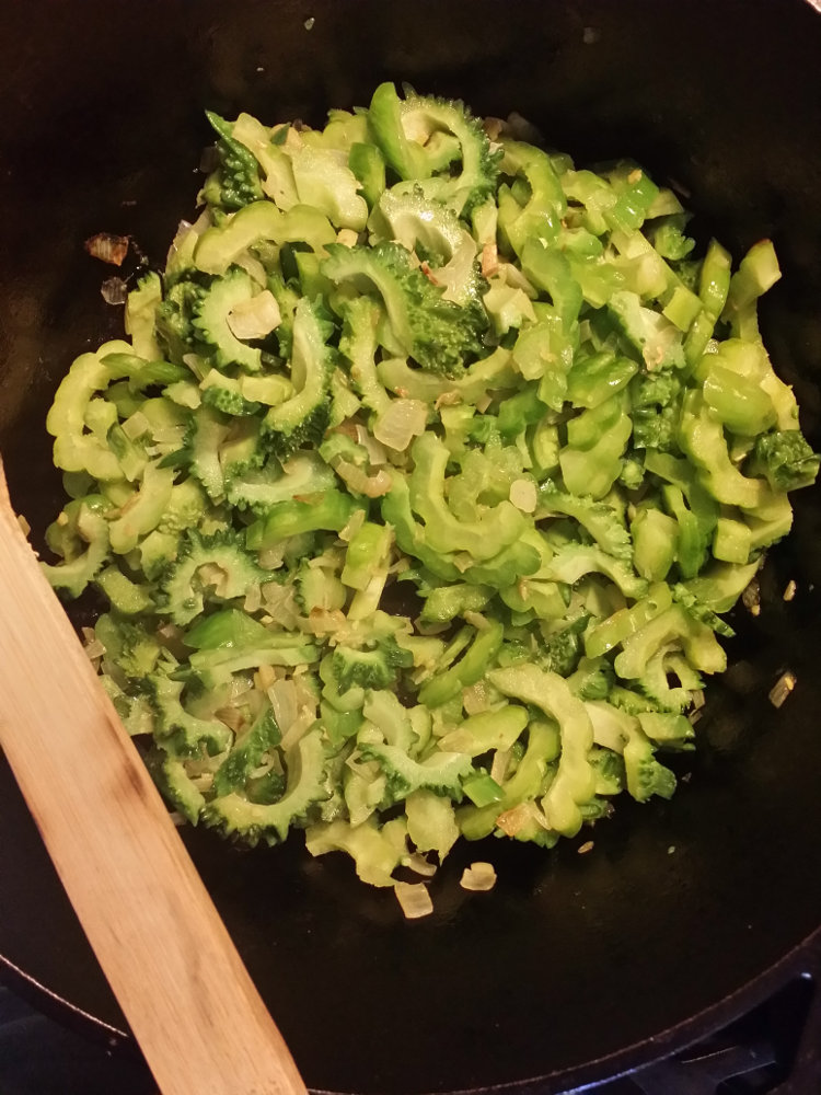 Stir-fried bitter melons|