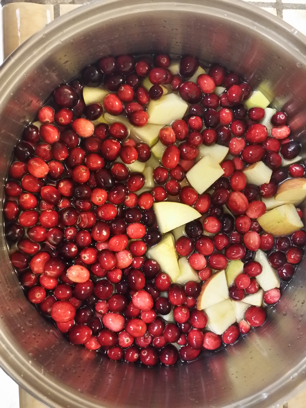 Cranberry applesauce